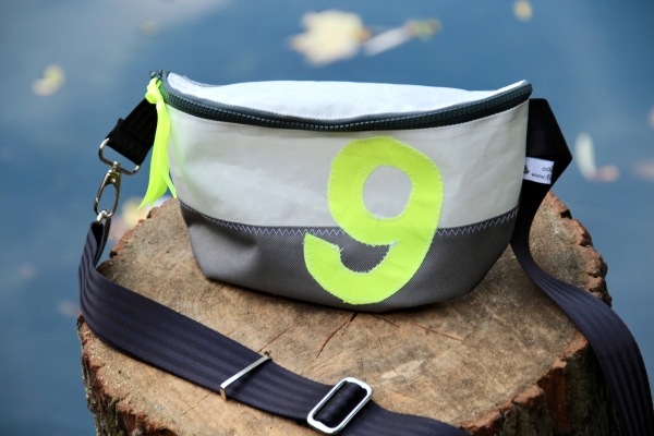 Segeltuch Bauchtasche mit gelber 9